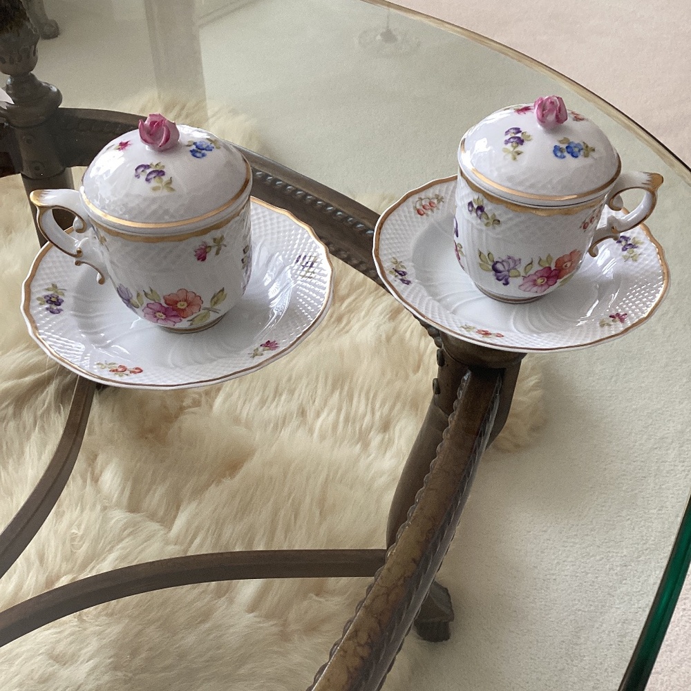 Rare Set of 2 Vintage Handpainted Hollohaza 1831 Lidded Demitasse/Tea Cups